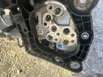 Rozdeľovač aktívneho stabilizátora a riadenia BMW f10 - 3