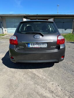 Predám toyotu auris - 3