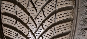 Predám 2ks pekné zimné 185/65r15-88T Semperit - 3