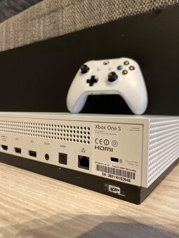 Xbox One S - 3