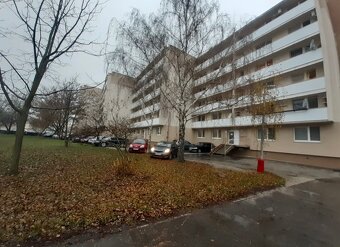 kľud ticho a predsa centrum-3izbový byt - 3