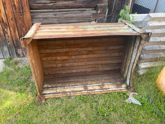 Železná debna s úchytmy na žeriav - 3