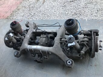 Predám zadnú nápravu na BMW 520d rok 2015 - 3