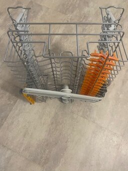 Vysúvateľný kôš na taniere Elektrolux - 3