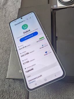 Samsung Galaxy Z flip 6 12/256 - 3