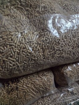 Predaj peliet a drevenych brikiet - 3