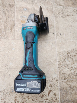 MAKITA AKU uhlová brúska - 3