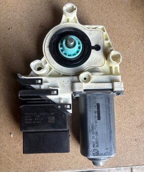 Motorceky stahovania okien VW Passat B6 - 3