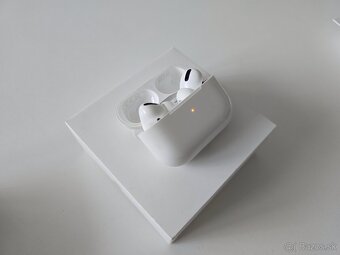 Predám Apple AirPods Pro with Wireless Charging Case - 3