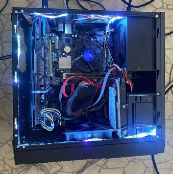 Predám starší herný pc i5 8 gb ram ssd 256 gb R9 200 3 gb g - 3