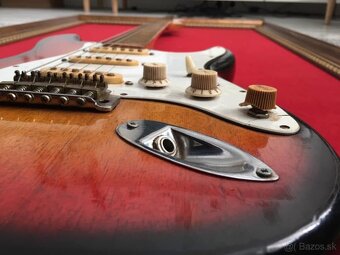 Vintage elektrická gitara typu Stratocaster - 3