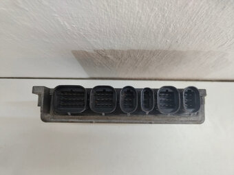 RJ Renault Clio HOM7700864585 S101200047C 40€ - 3