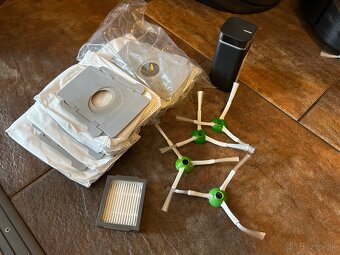 Robotický vysávač iRobot Roomba i7+ - 3