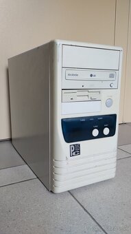 Predám retro pc skrinku - 3