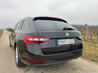 Škoda Superb 2.0 Tdi 110kw Style - 3