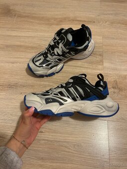 Adidas XLG RUNNER tenisky - 3