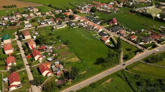Na predaj ZREKONŠTRUOVANÝ 2-izbový byt s dvorom a GARÁŽOU v - 3