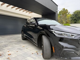Predám Ford Mustang Mach-E 75,7kWh AWD STD - 3