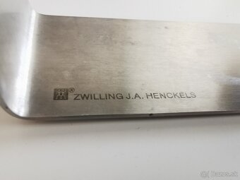 Brusic na noze Zwilling - 3