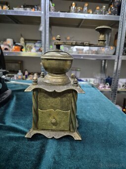 MOSADZNI MLYNČEK NA KÁVU - 3