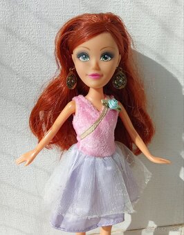 Módna hrzdavovlasá bábika s doplnkami - 3