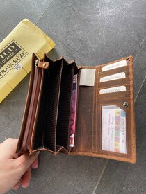 Dámska kožená peňaženka Wild so vzorom tmavo hnedá. - 3