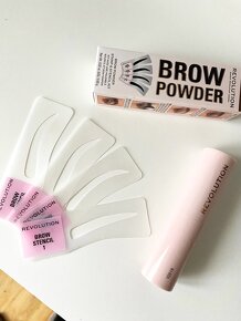 Sada na obočie Makeup Revolution Brow Powder Stamp & Stencil - 3