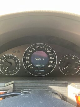 Predám Merecedes Benz E220 cdi 110 kW w211. - 3