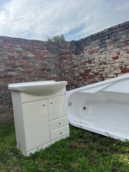 Na predaj WC, umývadlo so skrinkou a vaňa - 3