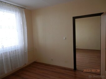 Prenajmem ihneď nezariadený velký 1.-izbový byt v Komárne - 3
