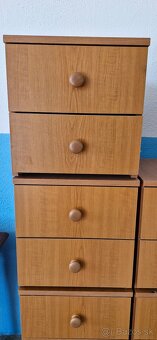 2 dverová skriňa + nočný stolík,stôl,váľanda - 3