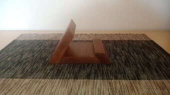 Drevený stojan na mobil - 3