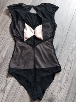 Čipkované body značky Bershka - 3