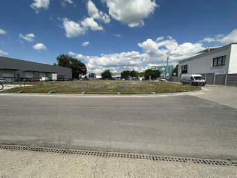 Prenájom spevnenej plochy 1800 m² s výborným napojením na ob - 3