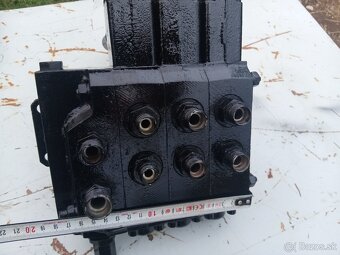 Hydraulický rozvádzač trojsekciový Jihlavan - 3