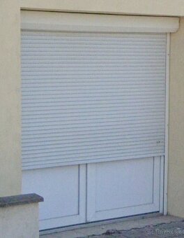 Plastove dvojkridlove Dvere+zámok +vonkajšie žaluzie - 3