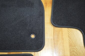 predam original koberceky na LR Discovery - 3