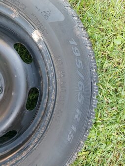 Zimné pneu Pirelli 195/65 R15 + disky
 - 3
