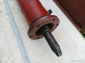 Hydraulický piest s prírubou - 3