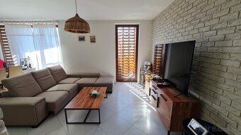 Slnečný 4 izbový byt s parkovaním a s krásnou terasou v - 3
