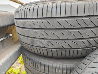 Michelin 235/55R18 - 3