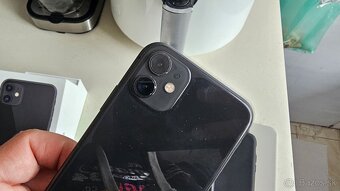 Apple iPhone 11 black 128GB - nová batéria - 3