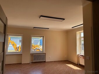 Skladové priestory v oplotenom areáli s vrátnikom - 3