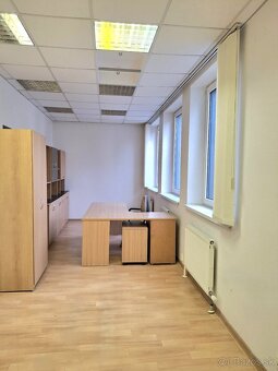Kancelársky priestor v budove Finančného centra v Púchove. - 3