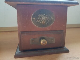 dva retro mlynčeky na kávu - 3