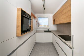 KRÁSNY 3i. BYT S LOGGIOU, TEHELNA ULICA, NOVÉ MESTO, VOĽNÝ - 3