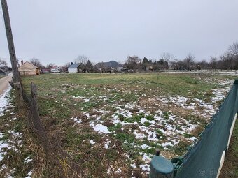 Starší rodinný dom s pozemkom - 3