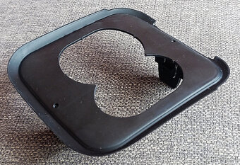 kryt zásuvky nabíjania na BMW - 3