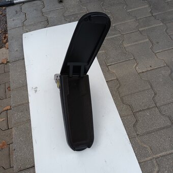 Predám kožennu laktovu opierku original VW - 3