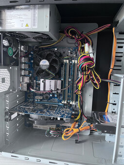 PC Core 2 Quad, Radeon HD 5750 1GB, HDMI, Displayport - 3